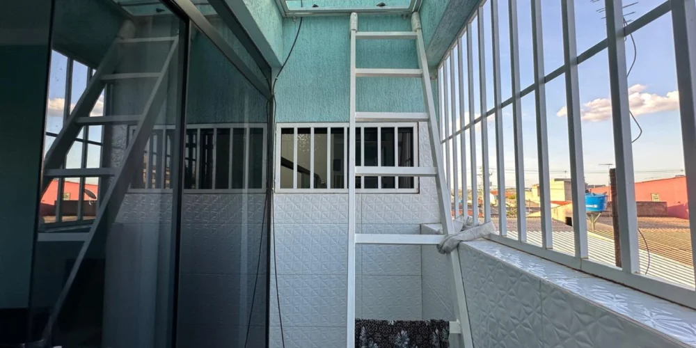 Sobrado-QR-405-Samambaia-escada-para-terraço